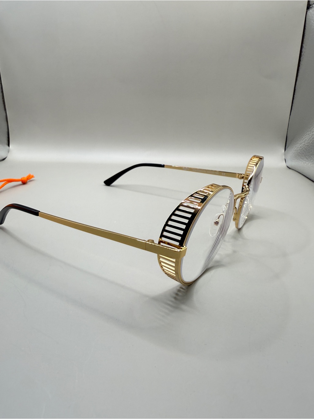 Vooglam Round Gold Metal Frame Glasses, Unknown Prescription — image 3 of 7